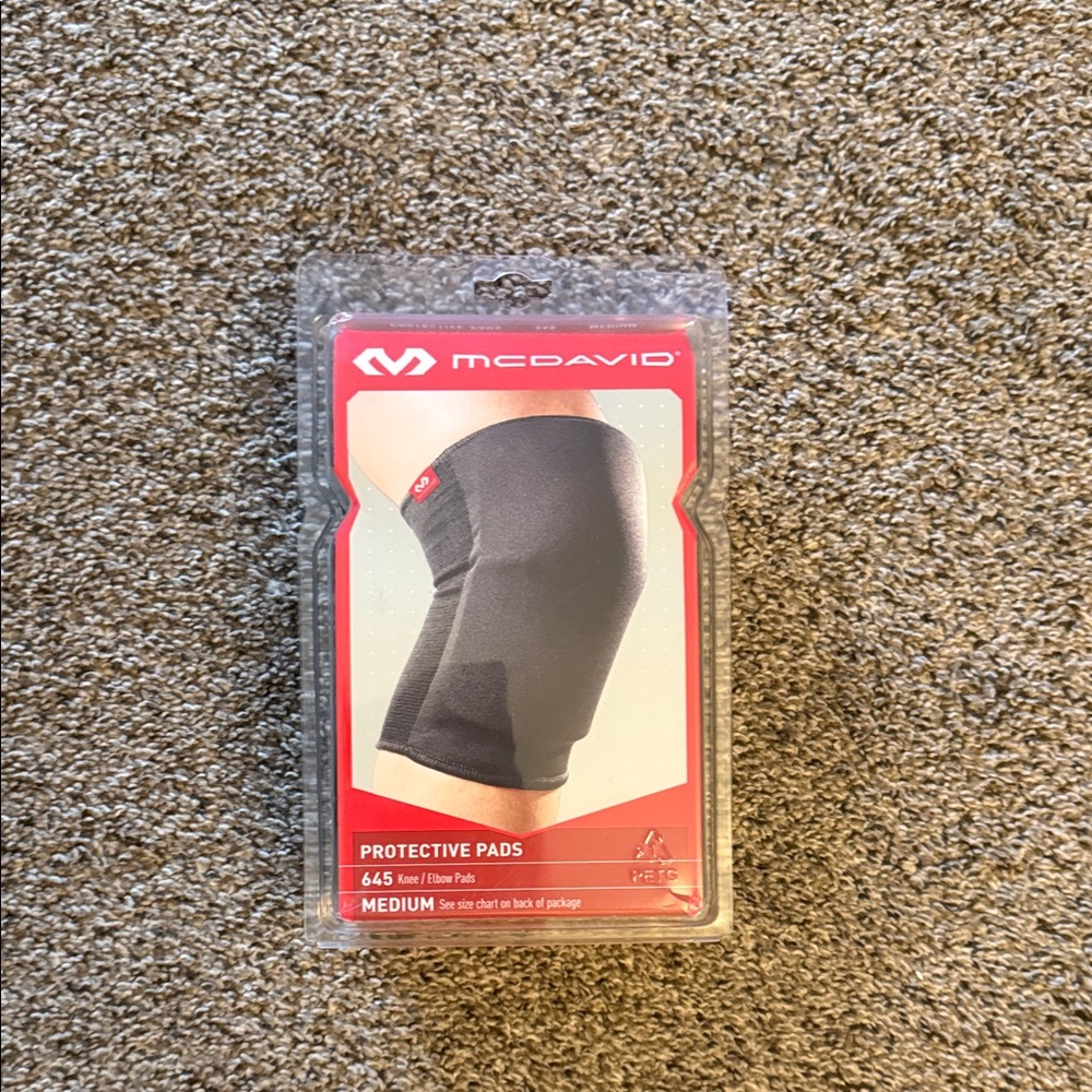 McDavid Black Protective Knee Pads